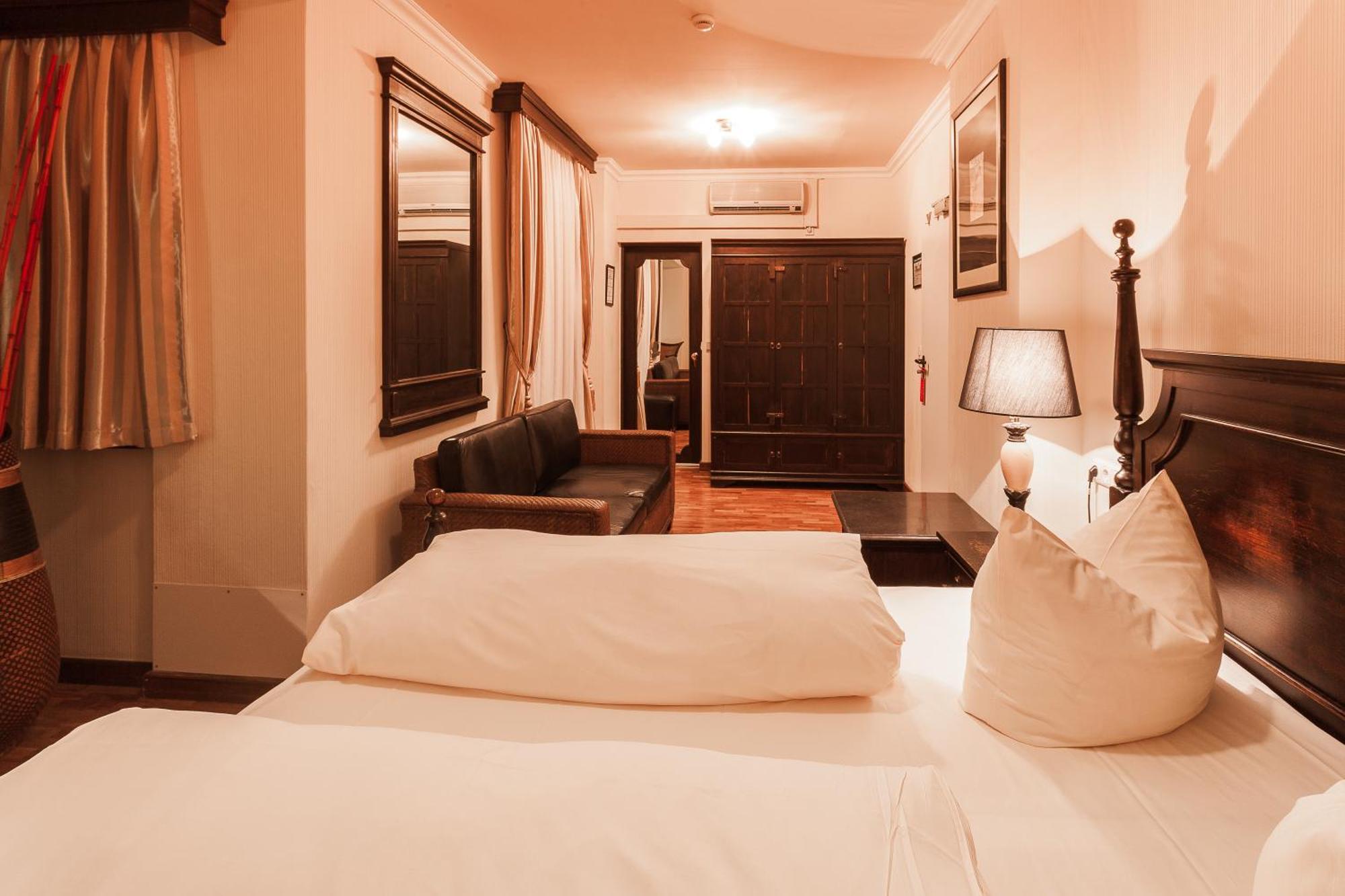 Aviv Hotel