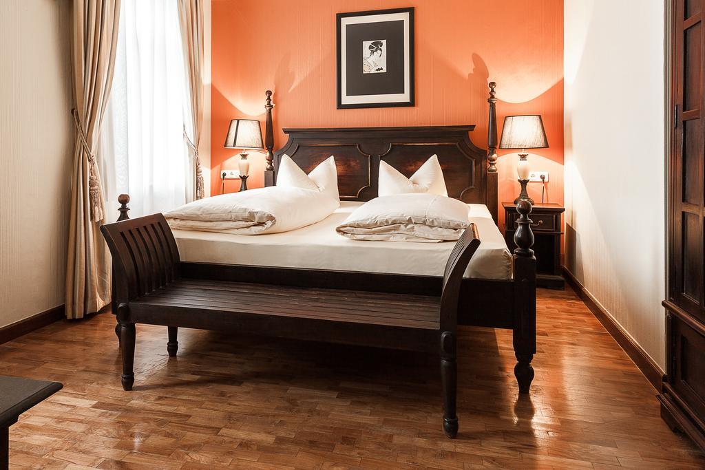Aviv Hotel 3*